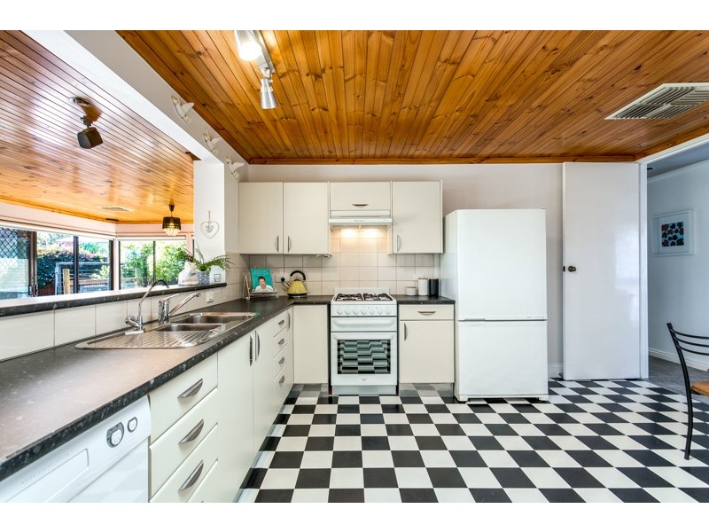 18 Casuarina Avenue, Surrey Downs SA 5126