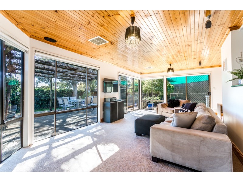 18 Casuarina Avenue, Surrey Downs SA 5126