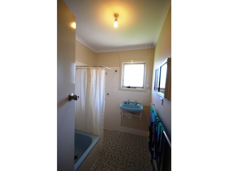2 Mary Ave, Gilles Plains SA 5086