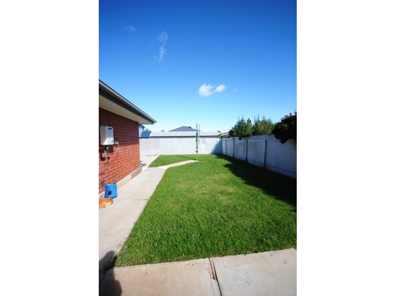 2 Mary Ave, Gilles Plains SA 5086