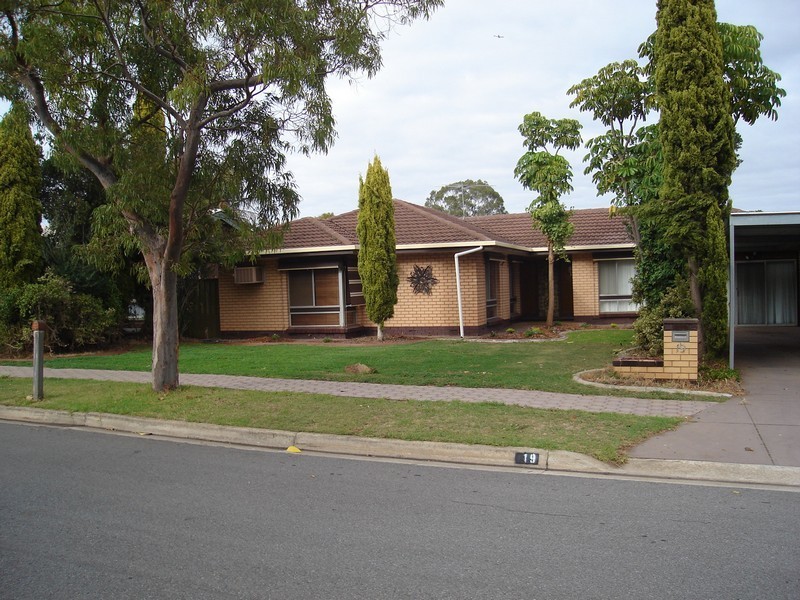 19 Thames Crescent, Salisbury East SA 5109