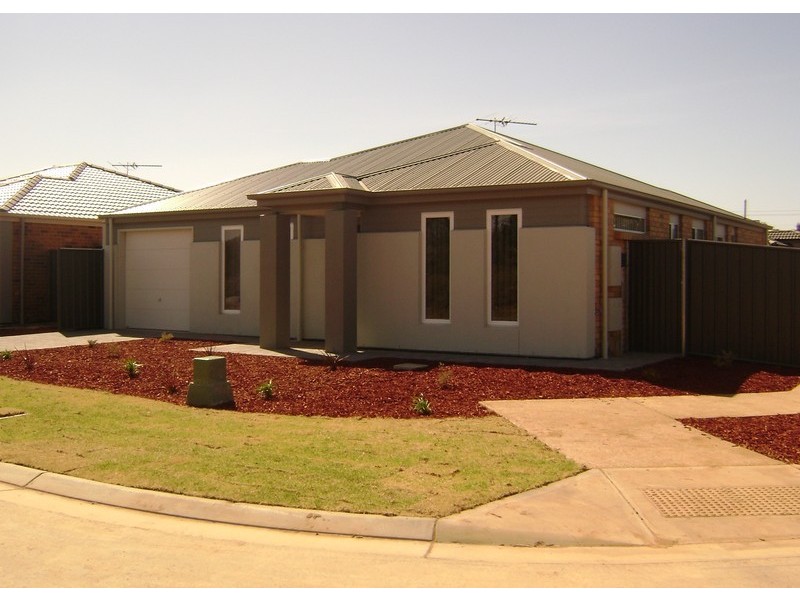 1  Currawong Street, Burton SA 5110