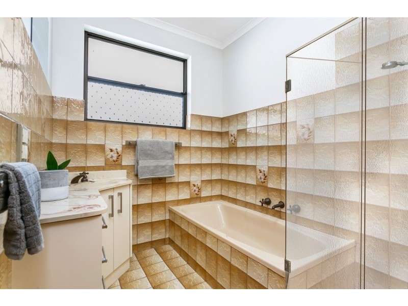 10 Gruen Court, St Agnes SA 5097