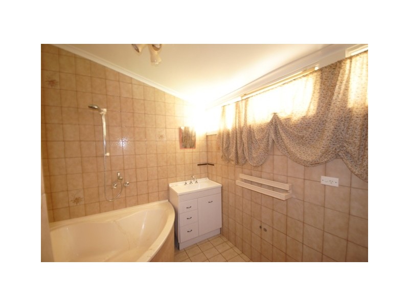 15 Folkstone Street, Para Hills SA 5096