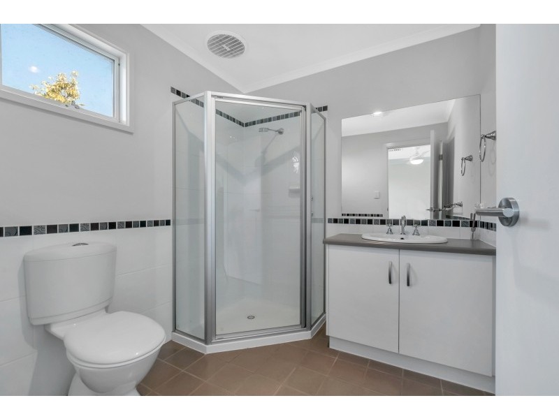 38 Mckinlay Ave, Gilles Plains SA 5086