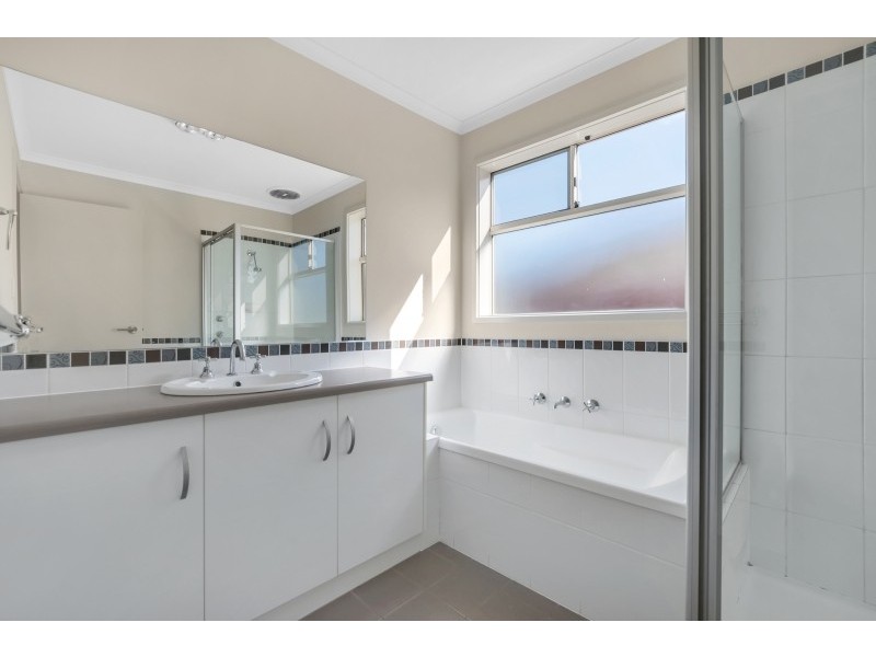 38 Mckinlay Ave, Gilles Plains SA 5086