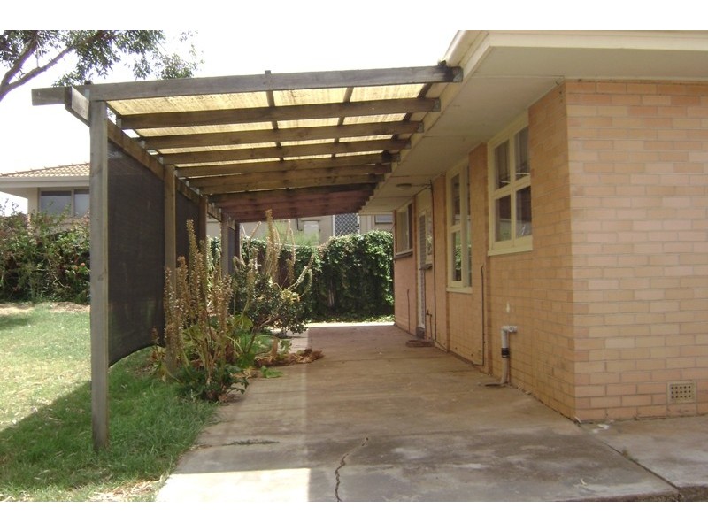 8 Thomson Drive, Fairview Park SA 5126