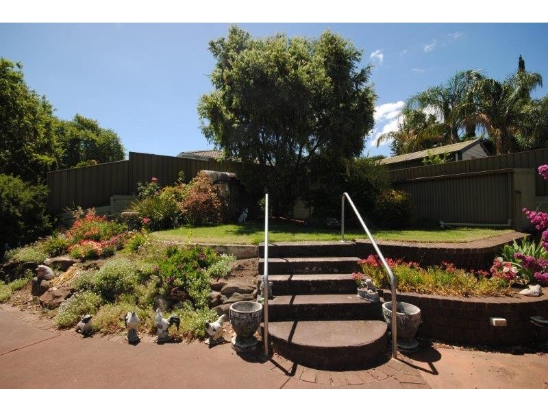 2 Dallas Court, Wynn Vale SA 5127