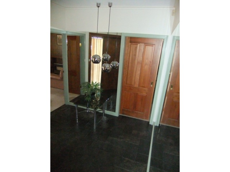 6 Vaucluse Ave, Valley View SA 5093