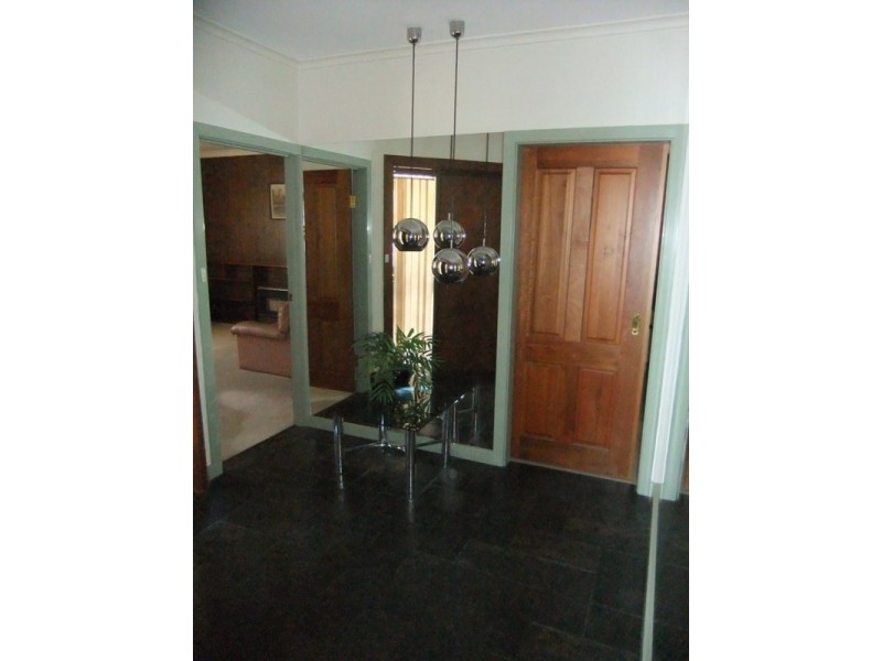 6 Vaucluse Ave, Valley View SA 5093