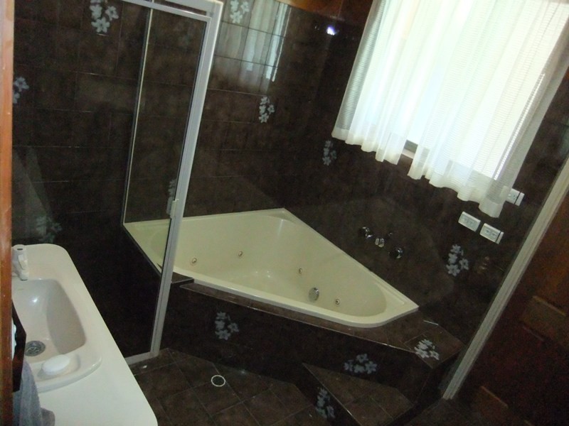 6 Vaucluse Ave, Valley View SA 5093