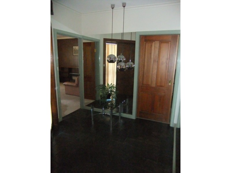 6 Vaucluse Ave, Valley View SA 5093