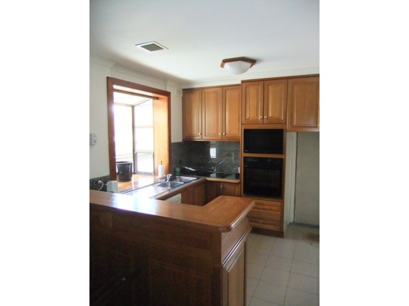 6 Vaucluse Ave, Valley View SA 5093