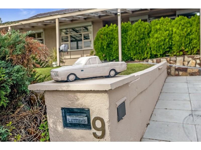 9 Bayvue Crescent, Ridgehaven SA 5097
