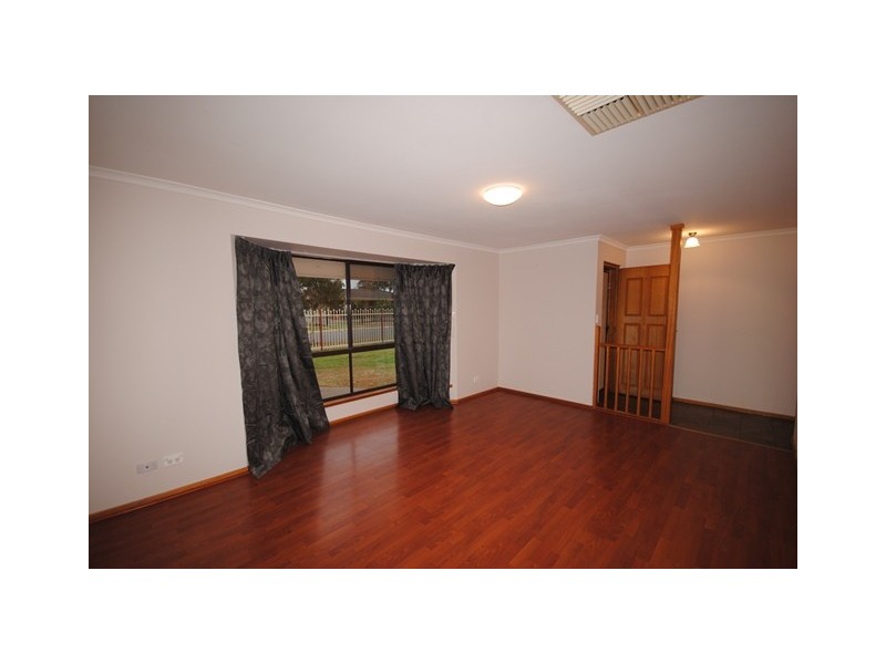 10 Maguire Cres, Burton SA 5110