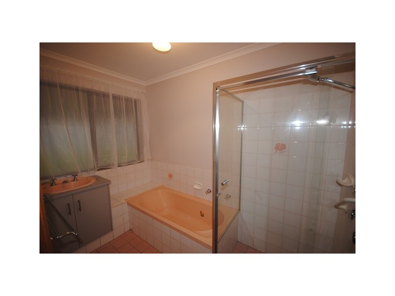 10 Maguire Cres, Burton SA 5110