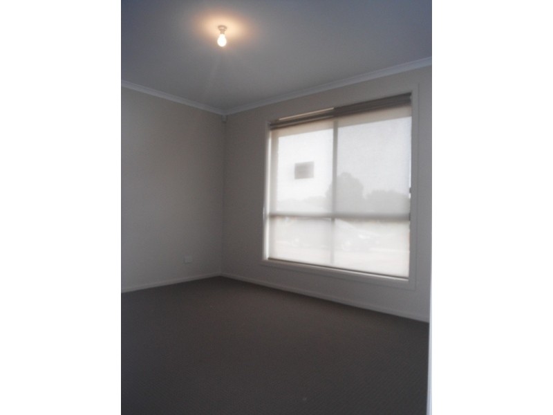 4 Lily Ave, Elizabeth Park SA 5113