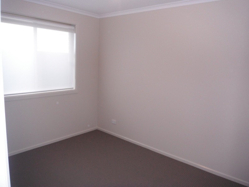 4 Lily Ave, Elizabeth Park SA 5113