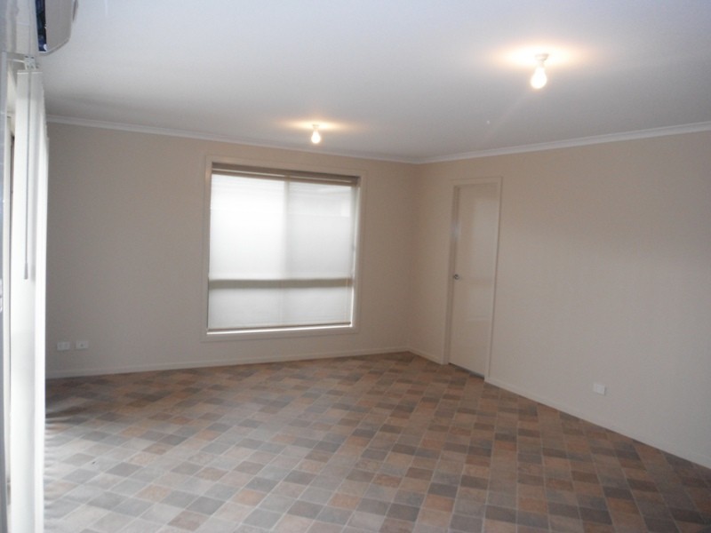 4 Lily Ave, Elizabeth Park SA 5113