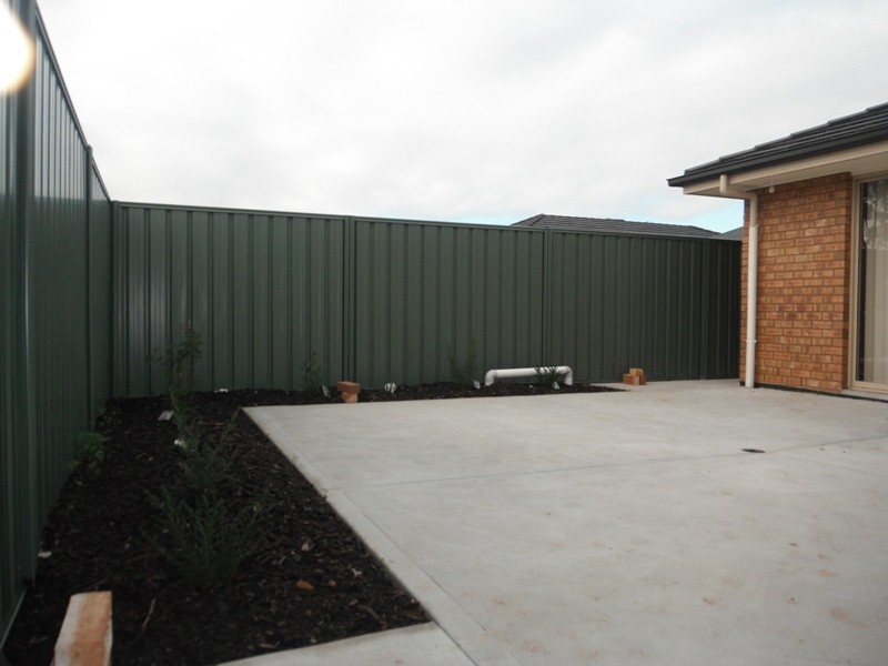 4 Lily Ave, Elizabeth Park SA 5113