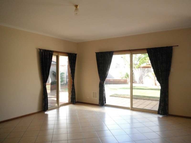 8 Rosecombe Place, Parafield Gardens SA 5107