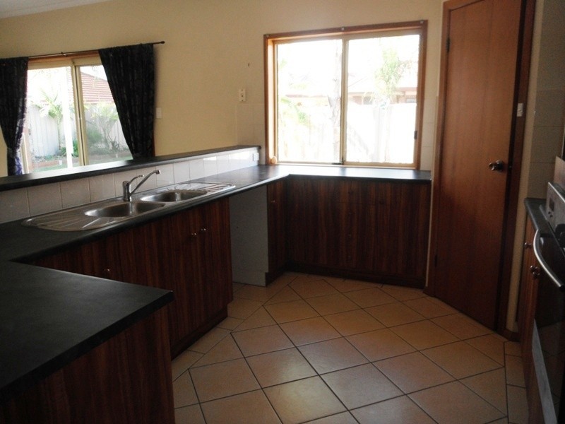 8 Rosecombe Place, Parafield Gardens SA 5107