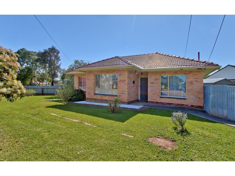 15 Hugh Avenue, Para Hills West SA 5096