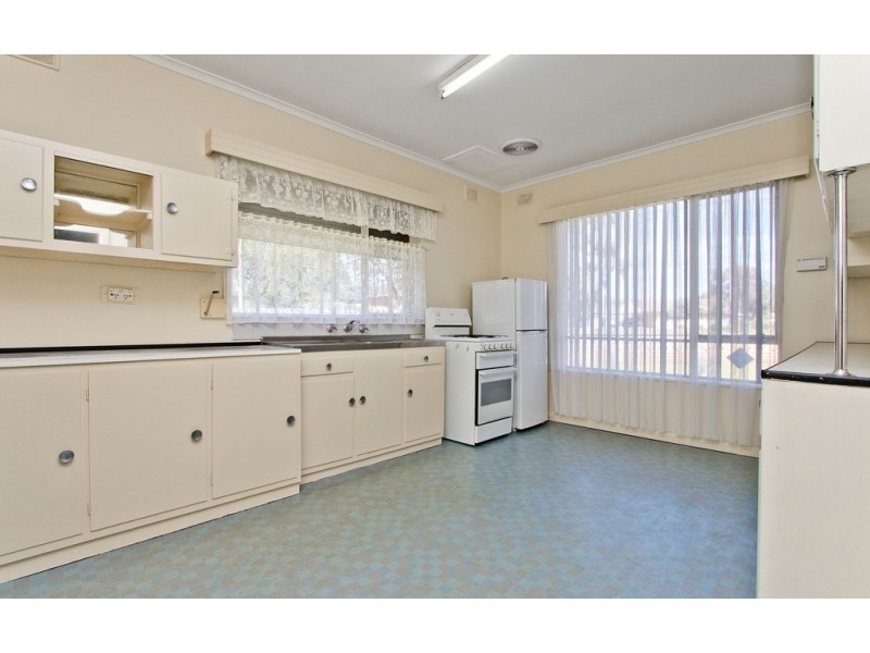 15 Hugh Avenue, Para Hills West SA 5096