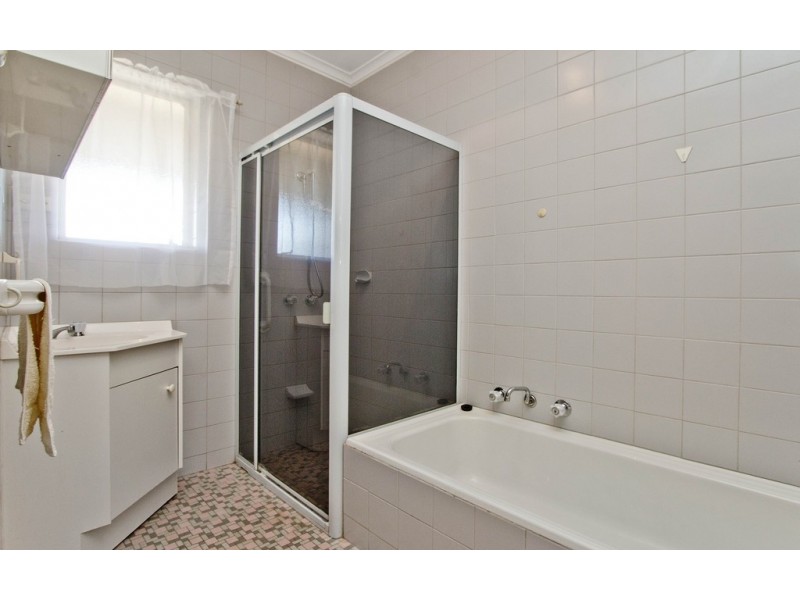 15 Hugh Avenue, Para Hills West SA 5096