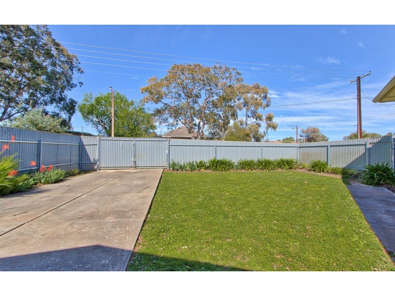 15 Hugh Avenue, Para Hills West SA 5096