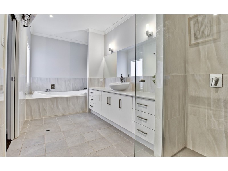 18 Captain Robertson Avenue, Golden Grove SA 5125