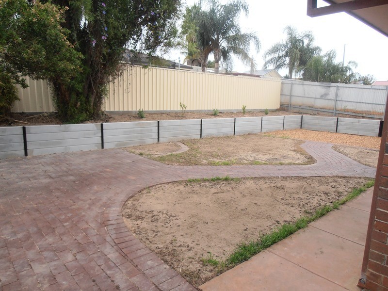 4 Roberts Crescent, Hope Valley SA 5090