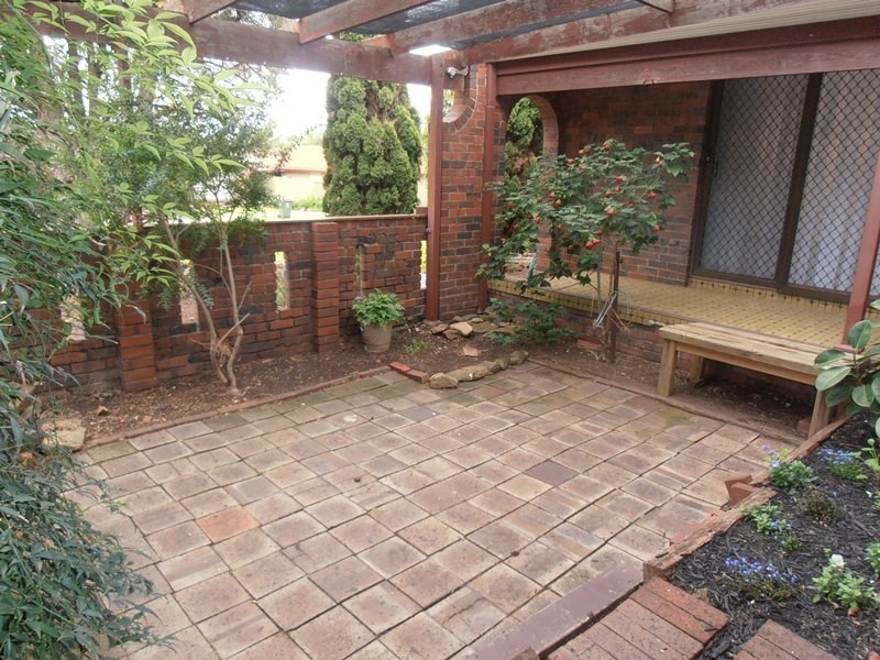 4 Roberts Crescent, Hope Valley SA 5090