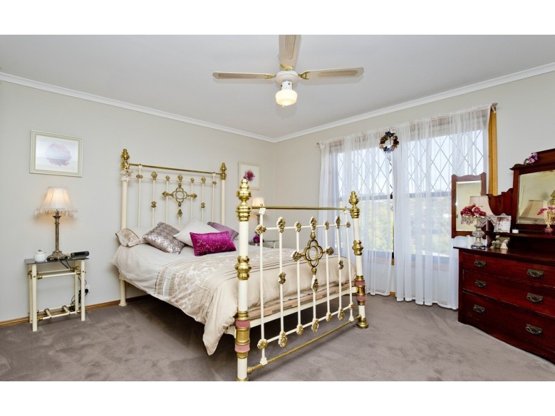 23 Grasslands Court, Wynn Vale SA 5127