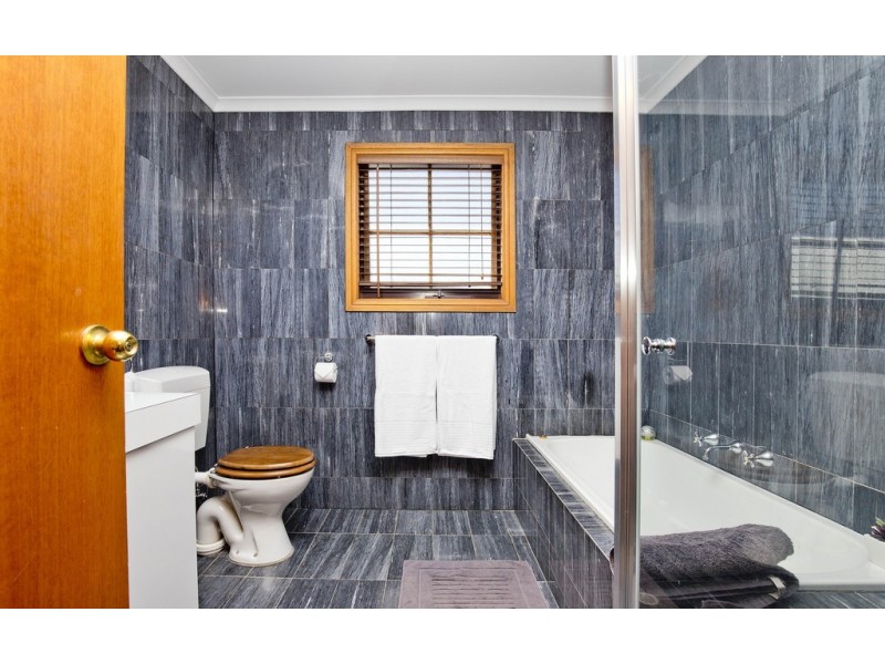 23 Grasslands Court, Wynn Vale SA 5127