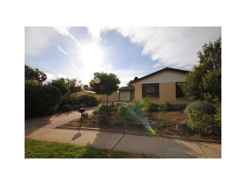 4 Katarama Road, Fairview Park SA 5126