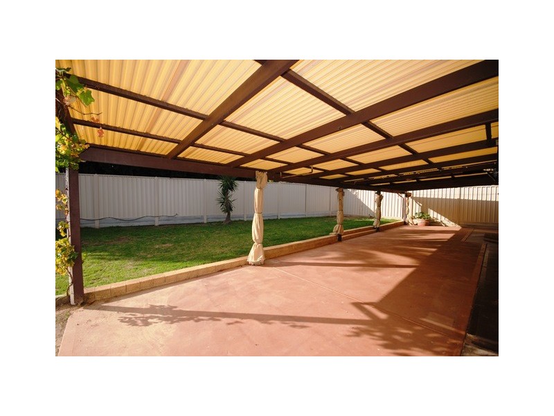 4 Katarama Road, Fairview Park SA 5126