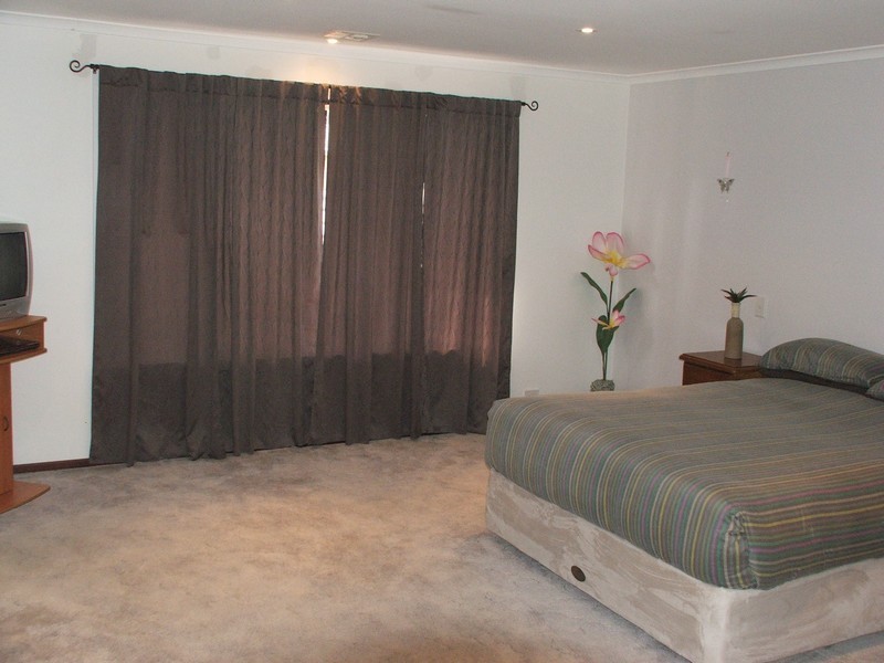 2 Cameron Court, Redwood Park SA 5097