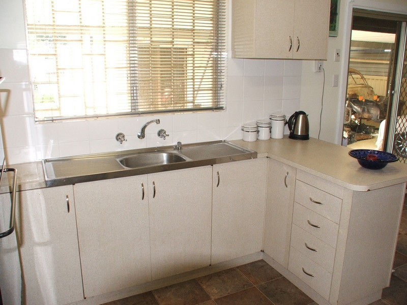 6 Bungana Avenue, Para Vista SA 5093