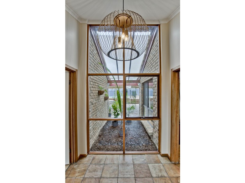 11 Blaxland Avenue, Wynn Vale SA 5127