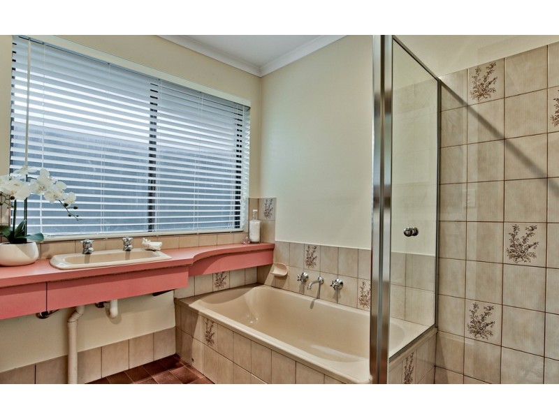 11 Blaxland Avenue, Wynn Vale SA 5127