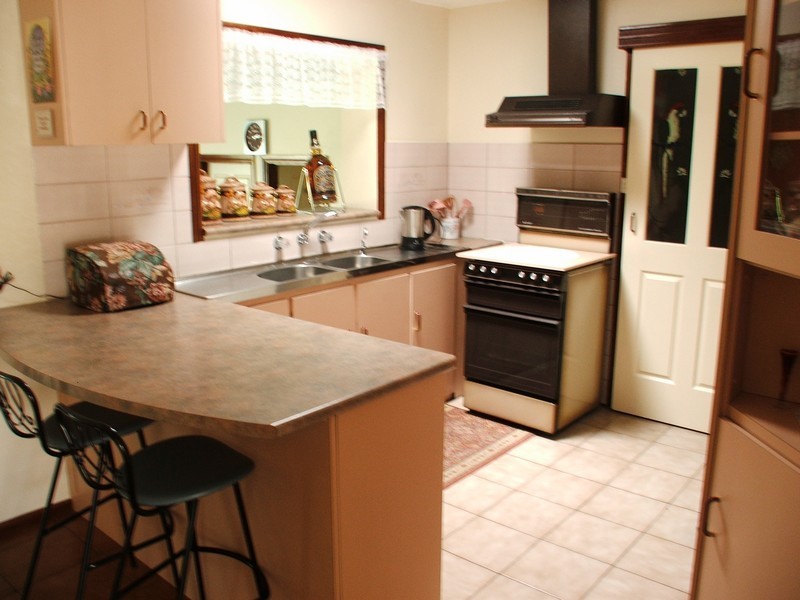 16 Armona Avenue, Para Vista SA 5093