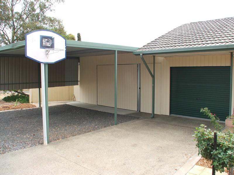 16 Armona Avenue, Para Vista SA 5093