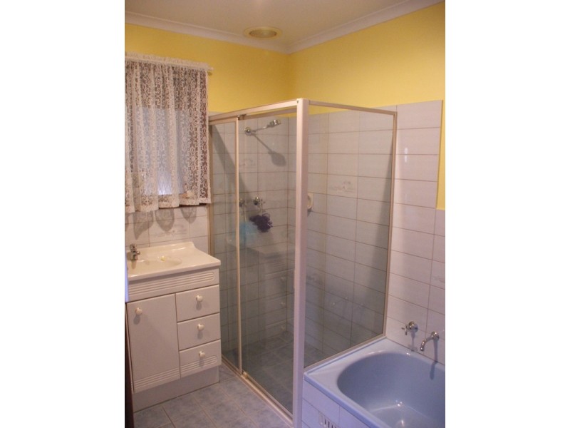 16 Armona Avenue, Para Vista SA 5093