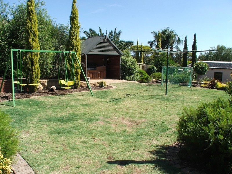 11 Oradala Court, Salisbury Heights SA 5109