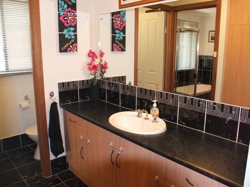 32 Sandstone Avenue, Walkley Heights SA 5098