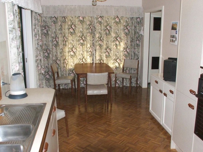 8 Chatsworth Avenue, Valley View SA 5093