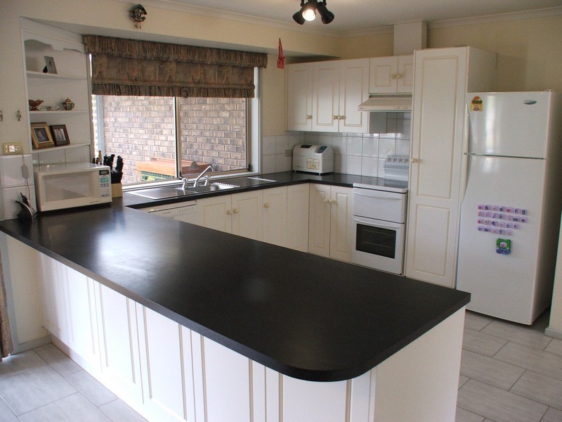 1 Thomas Court, Wynn Vale SA 5127