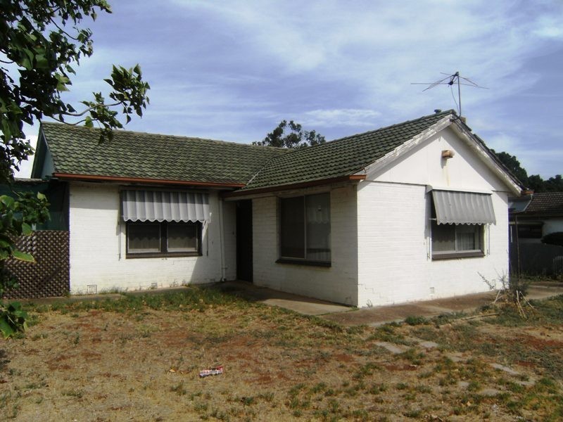 8 Garlick Road, Elizabeth Park SA 5113