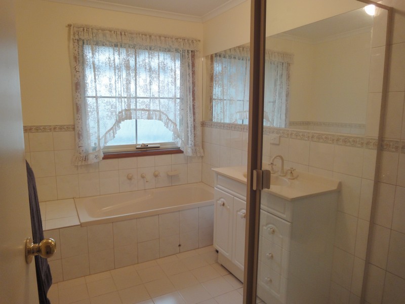 Unit 2, 36 Debenham Court, Greenwith SA 5125